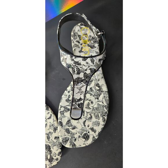 Calvin Klein women Sandals size 9 EUC - Picture 2 of 5